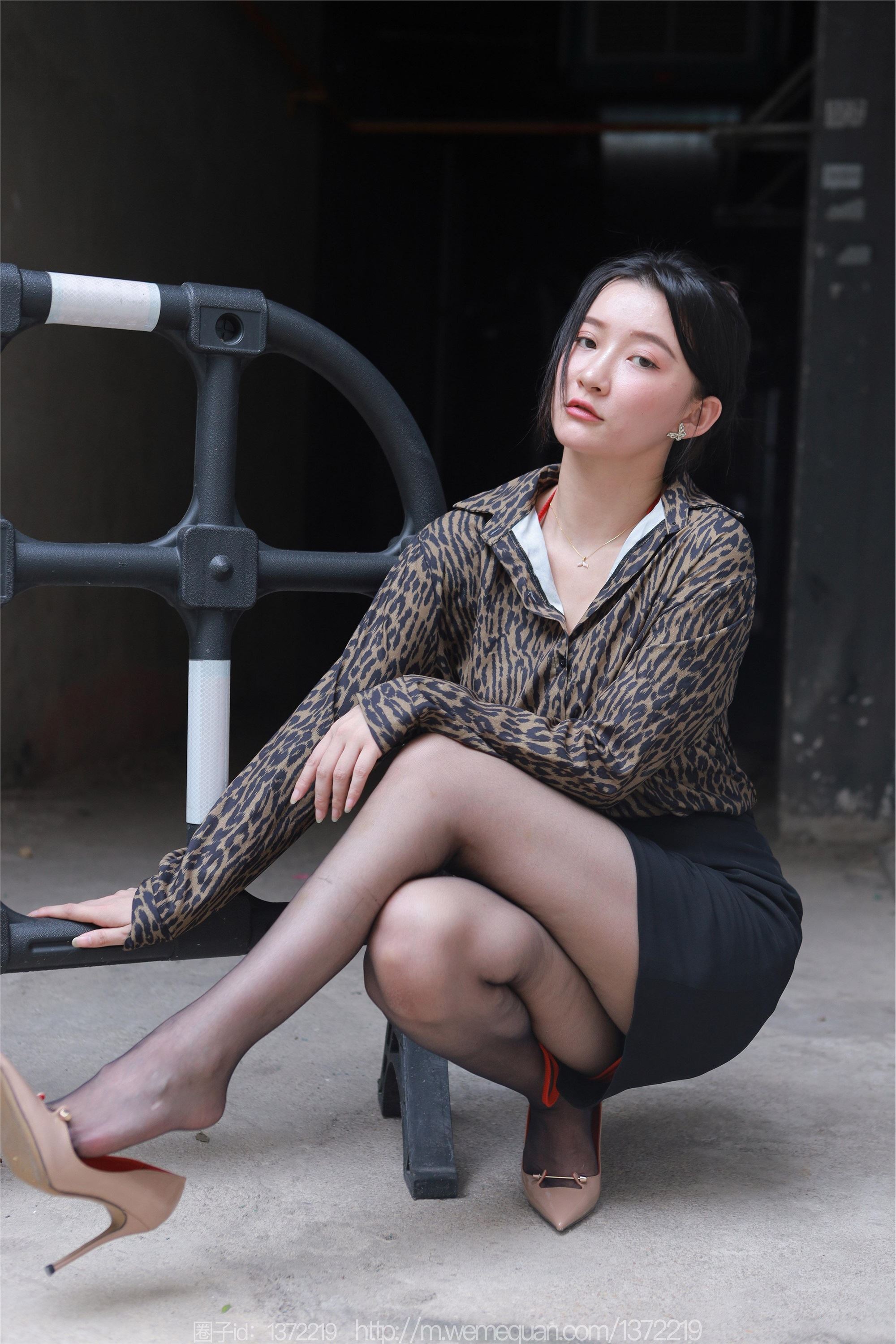 IESS异思趣向  2023.07.24 丝享家 1488 秋秋《孤身走暗巷》